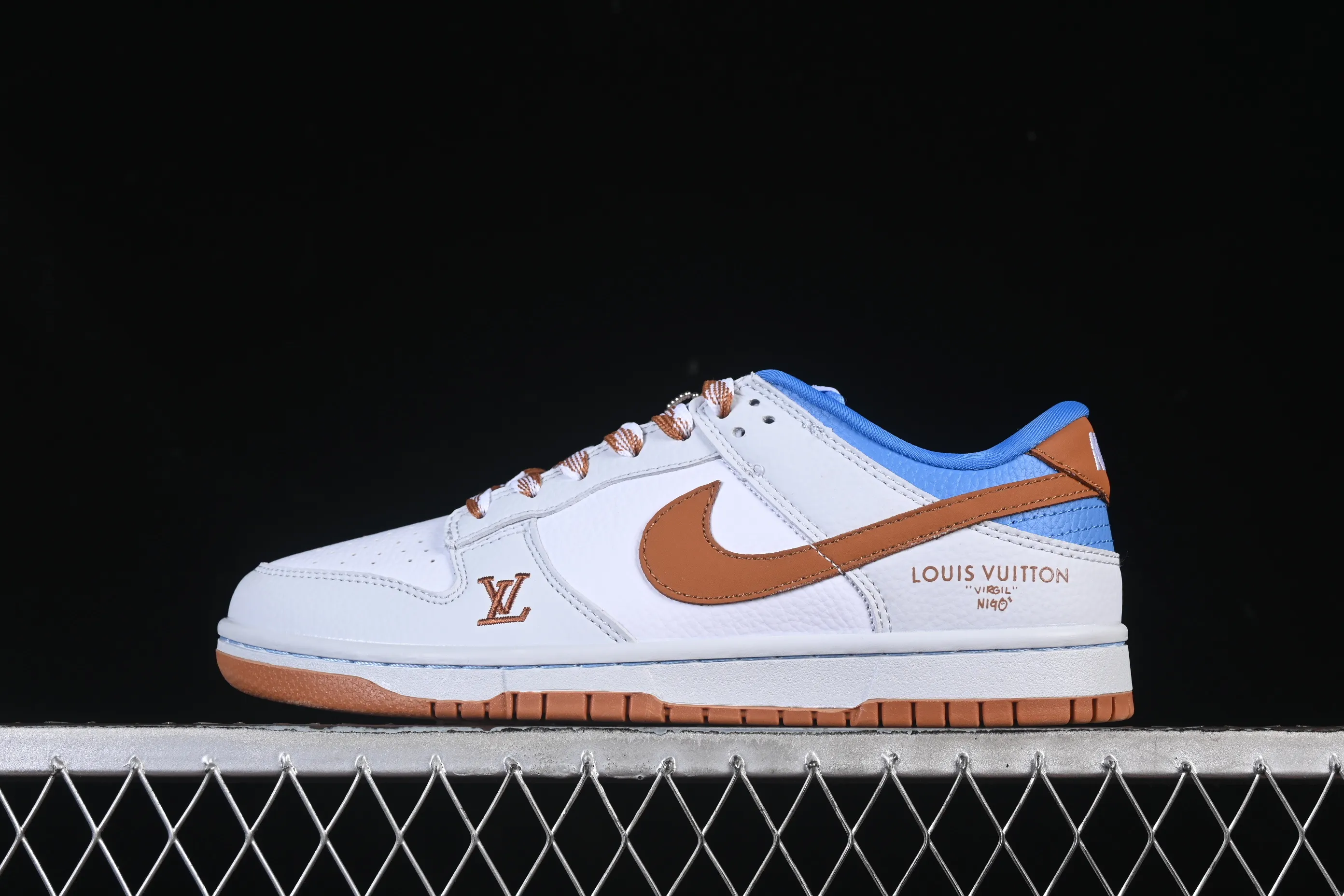All categories Nk SB Dunk Series Nk SB Dunk Low High-end customized low-top sneakers Nike SB Dunk Low LV joint white gray brown blue Anniversary high-end customized low-top casual sneakers SC0601-474